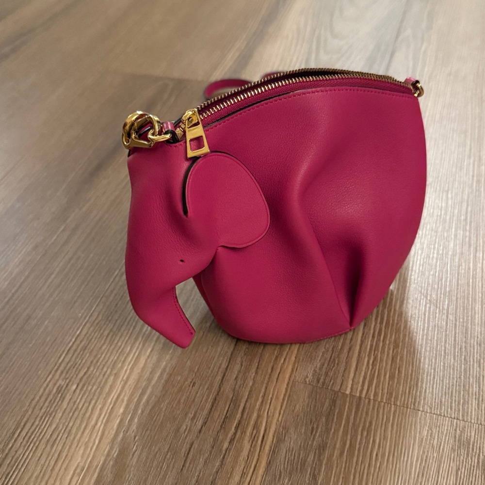 Loewe magenta elephant leather crossbody bag - Picture 4 of 8